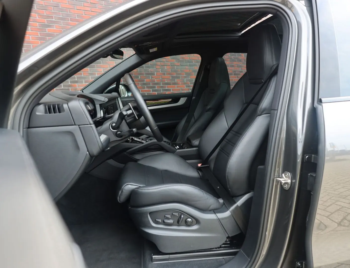Cayenne E-Hybrid | Pas.Display - Pano - AHK