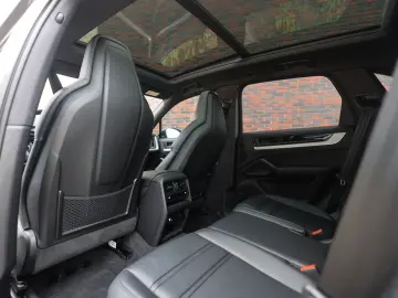 Cayenne E-Hybrid | Pas.Display - Pano - AHK
