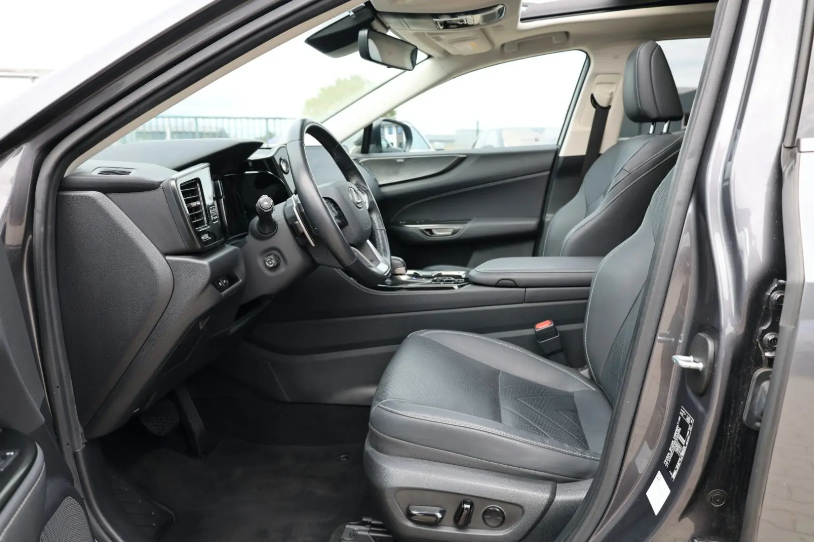 NX350h AWD Exec*Mark Levinson*Head Up*Matrix LED