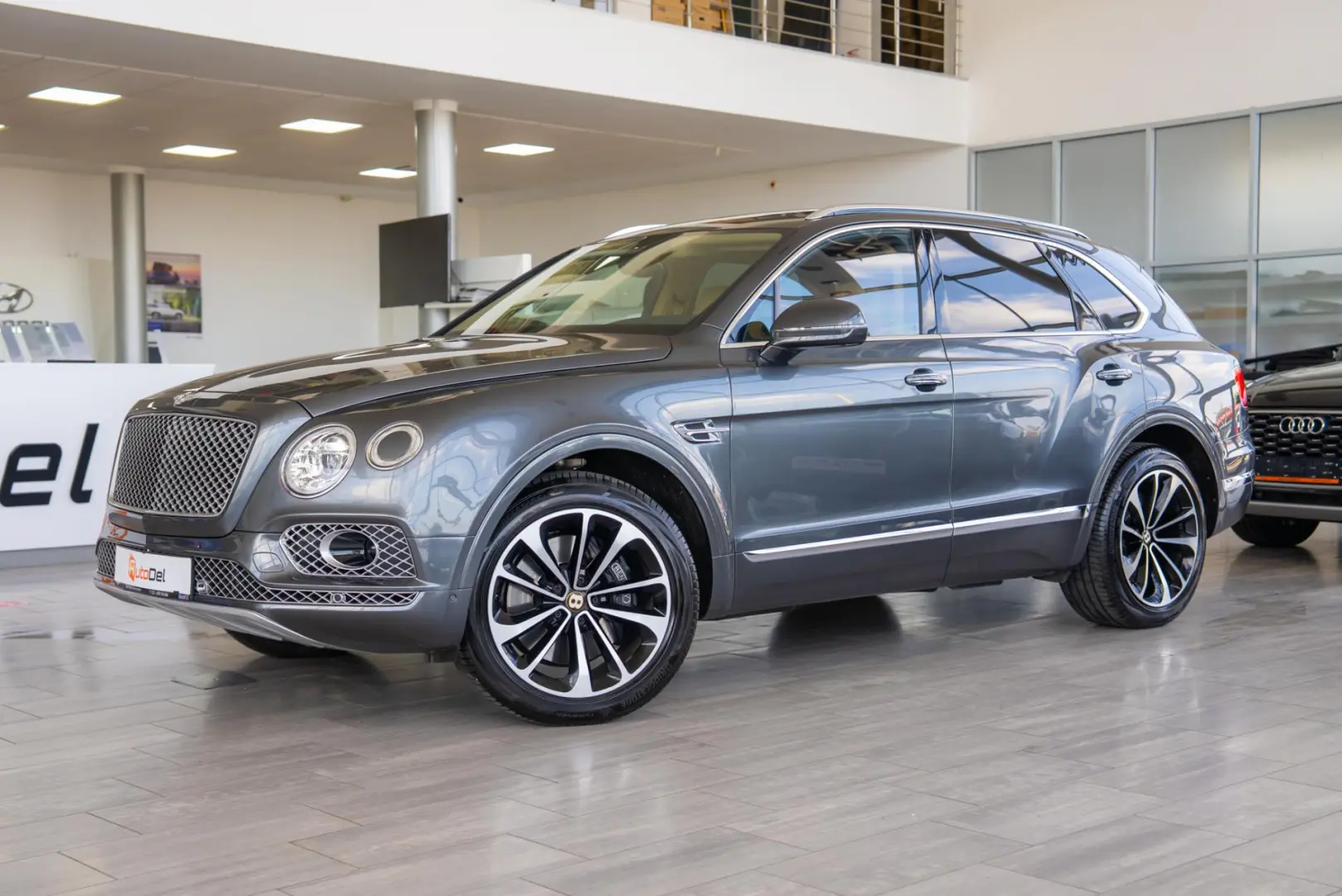 Bentley Bentayga V8 Centenary