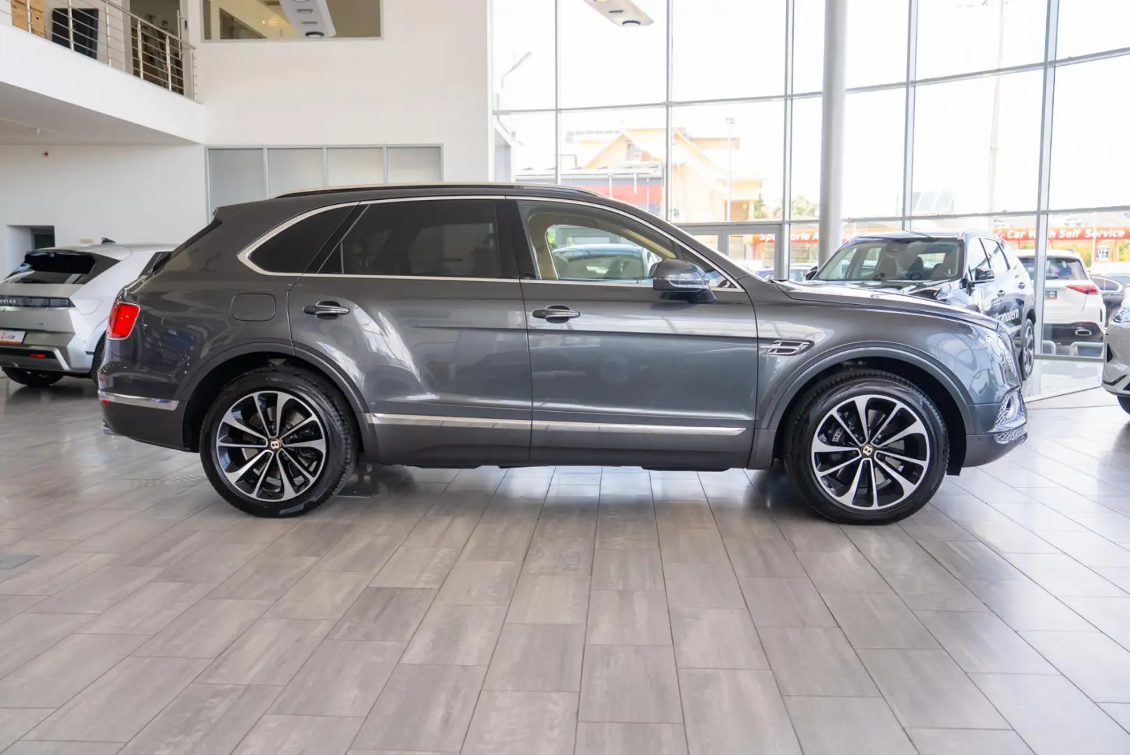 Bentley Bentayga V8 Centenary