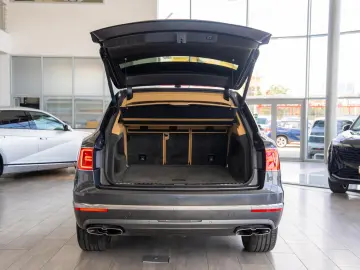 Bentley Bentayga V8 Centenary