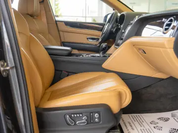 Bentley Bentayga V8 Centenary
