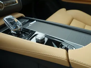 XC90 Ultra Dark T8 AWD/FourC/AHK/B&W/Pano/HeadUp