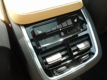 XC90 Ultra Dark T8 AWD/FourC/AHK/B&W/Pano/HeadUp