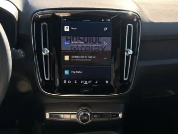 XC40 Core Pure Electric/Navi/LED/StHz/Kam/19Zoll