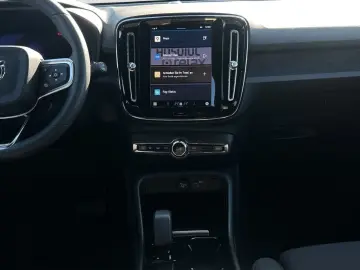 XC40 Core Pure Electric/Navi/LED/StHz/Kam/19Zoll