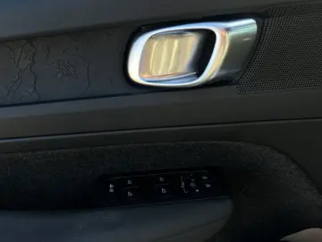 XC40 Core Pure Electric/Navi/LED/StHz/Kam/19Zoll