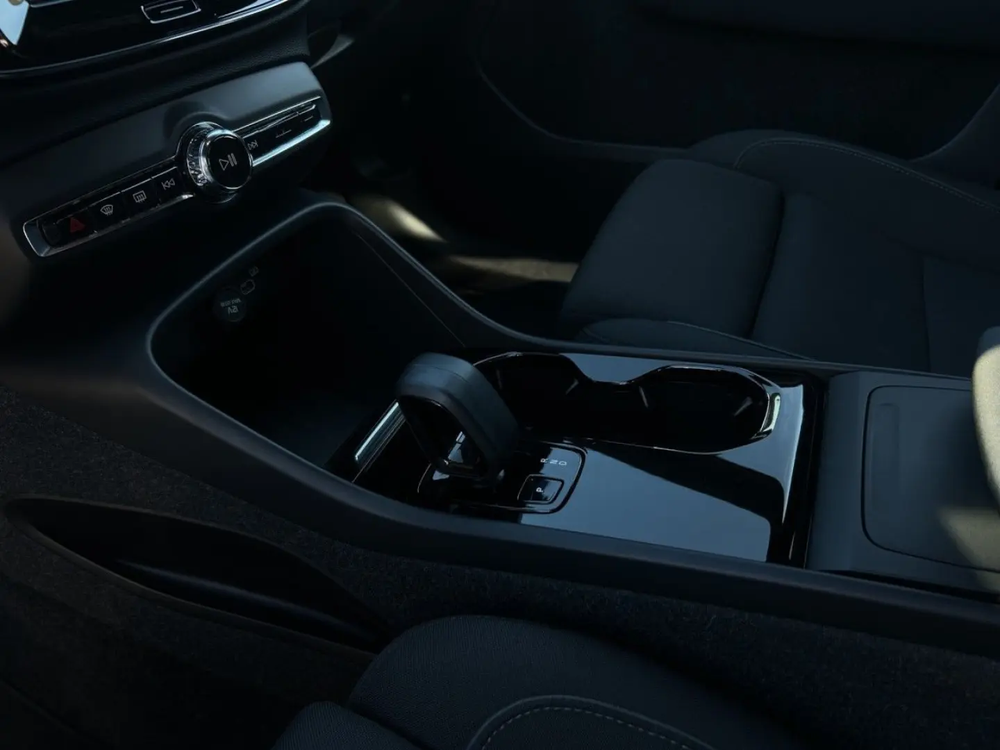 XC40 Core Pure Electric/Navi/LED/StHz/Kam/19Zoll