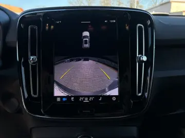 XC40 Core Pure Electric/Navi/LED/StHz/Kam/19Zoll