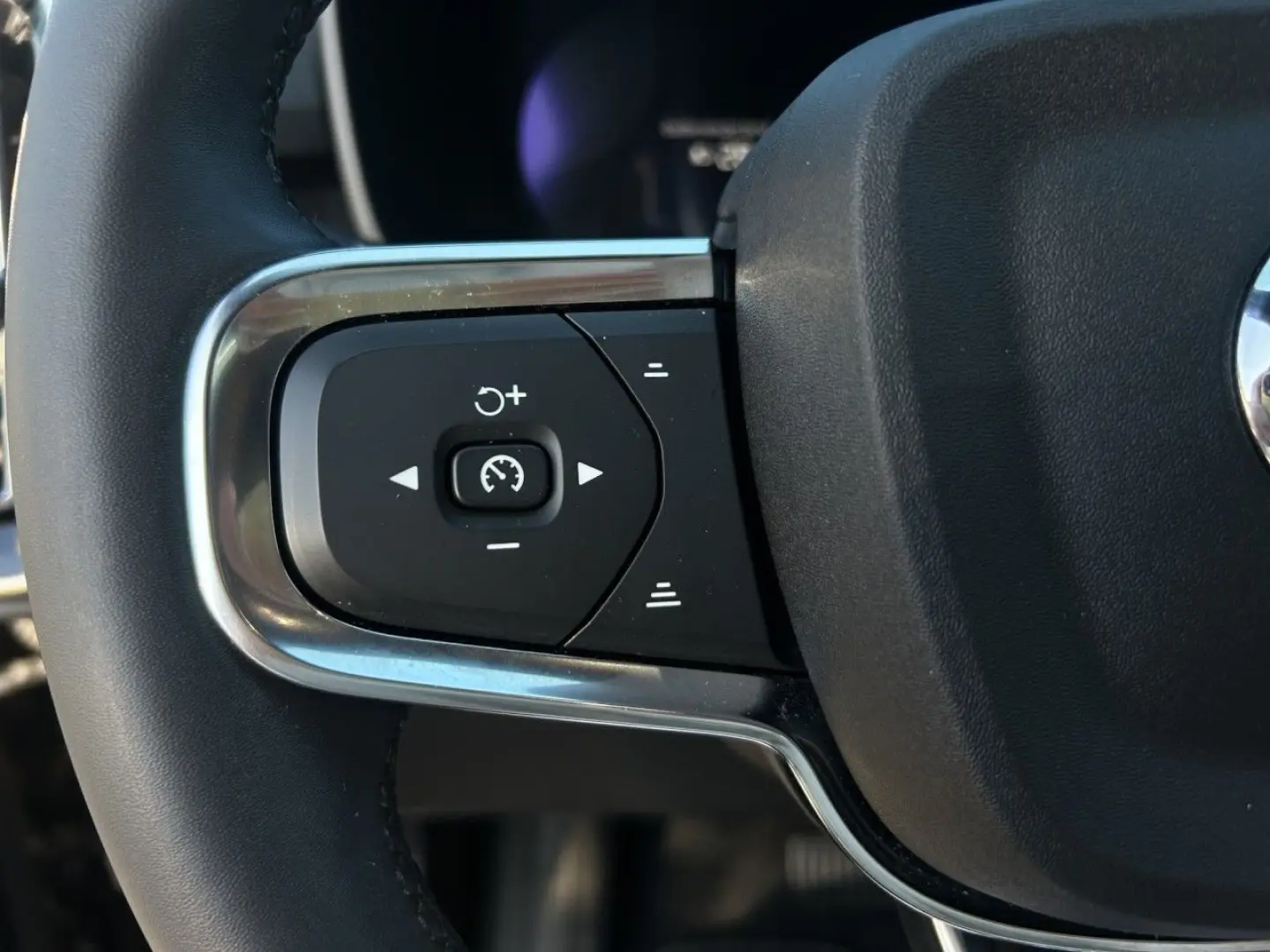 XC40 Core Pure Electric/Navi/LED/StHz/Kam/19Zoll