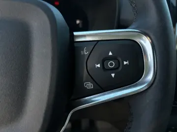 XC40 Core Pure Electric/Navi/LED/StHz/Kam/19Zoll