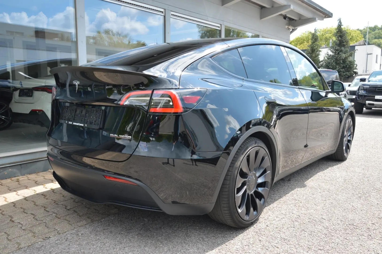 Model Y Performance Dual Motor AWD