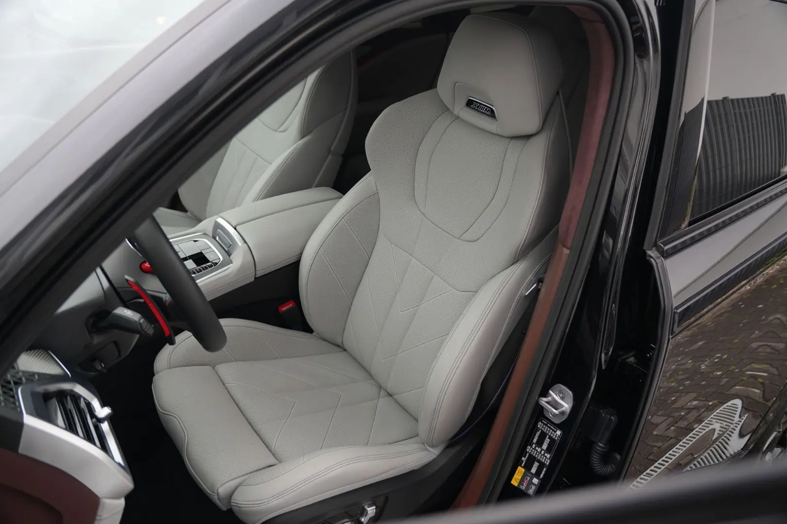 XM  BLACK EDITION-ACC-AHK-23M-LEDER SILVERSTONE