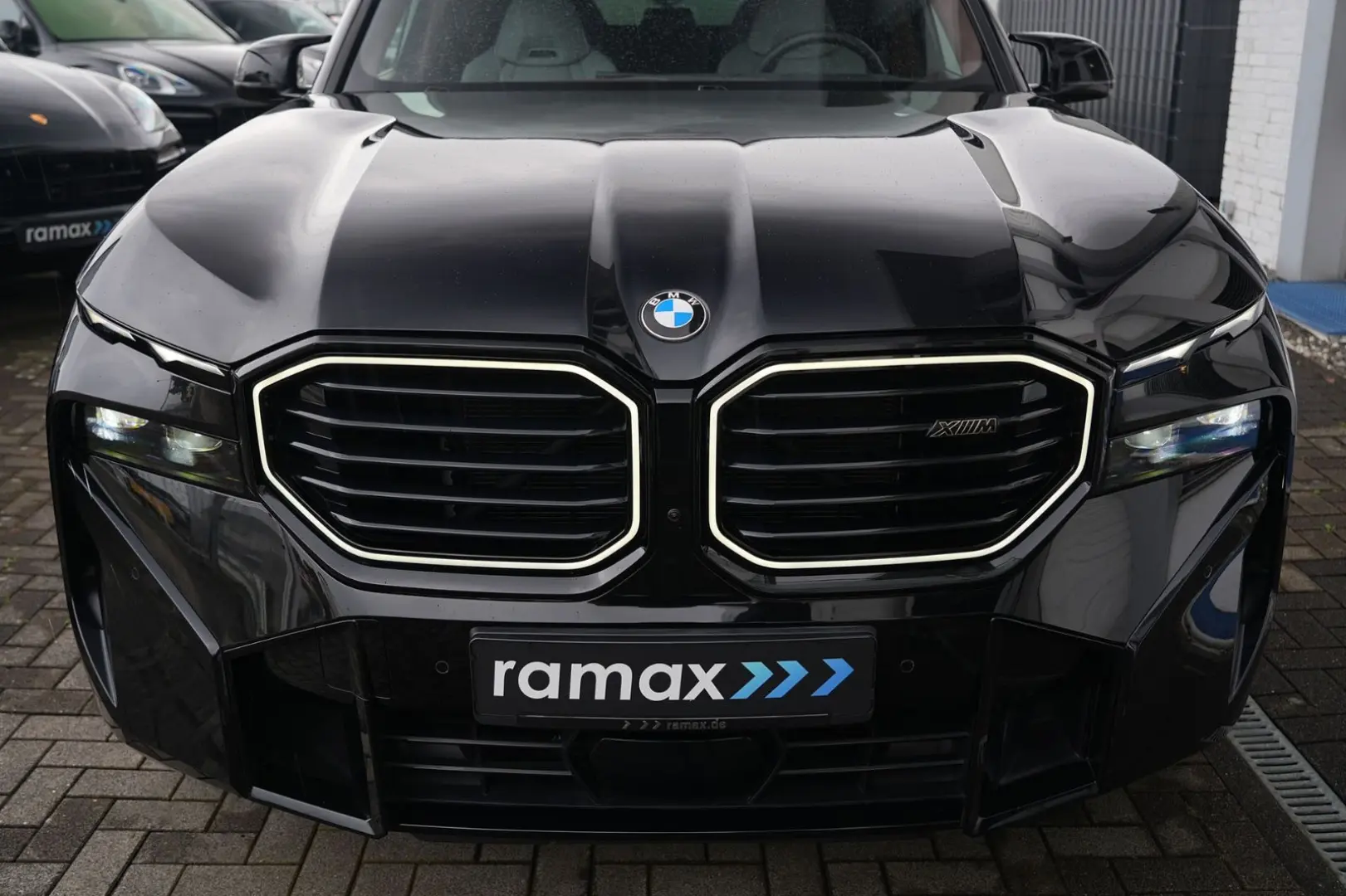 XM  BLACK EDITION-ACC-AHK-23M-LEDER SILVERSTONE