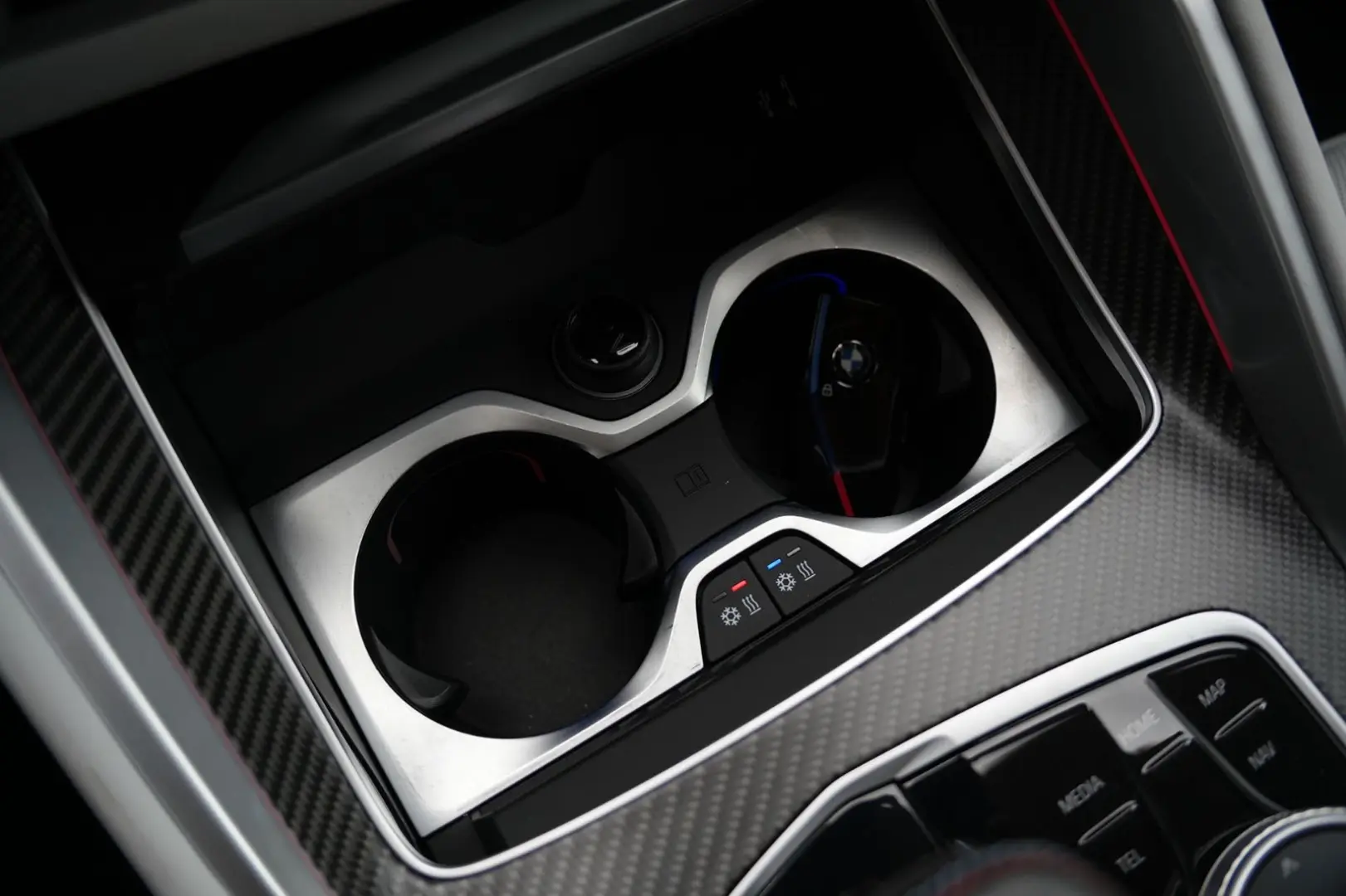 XM  BLACK EDITION-ACC-AHK-23M-LEDER SILVERSTONE