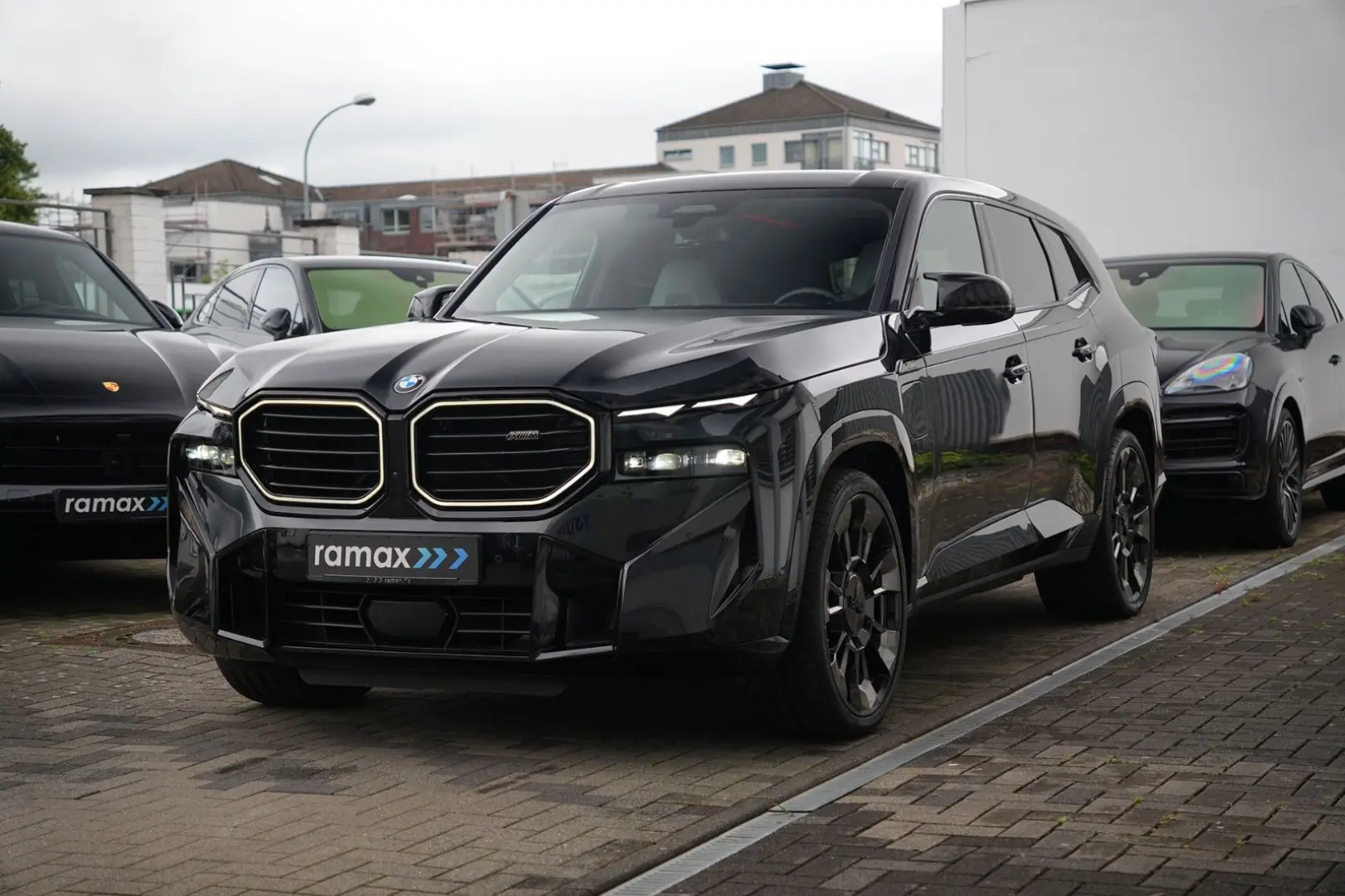 XM  BLACK EDITION-ACC-AHK-23M-LEDER SILVERSTONE