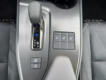 UX 300h Executive Line *LED*CAM*CarPlay*ACC*Navi