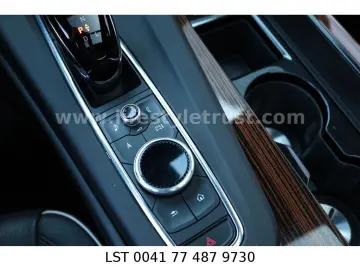 Escalade LUXURY 6.2V8 4WD € 64.500 T1 EU EXPORT