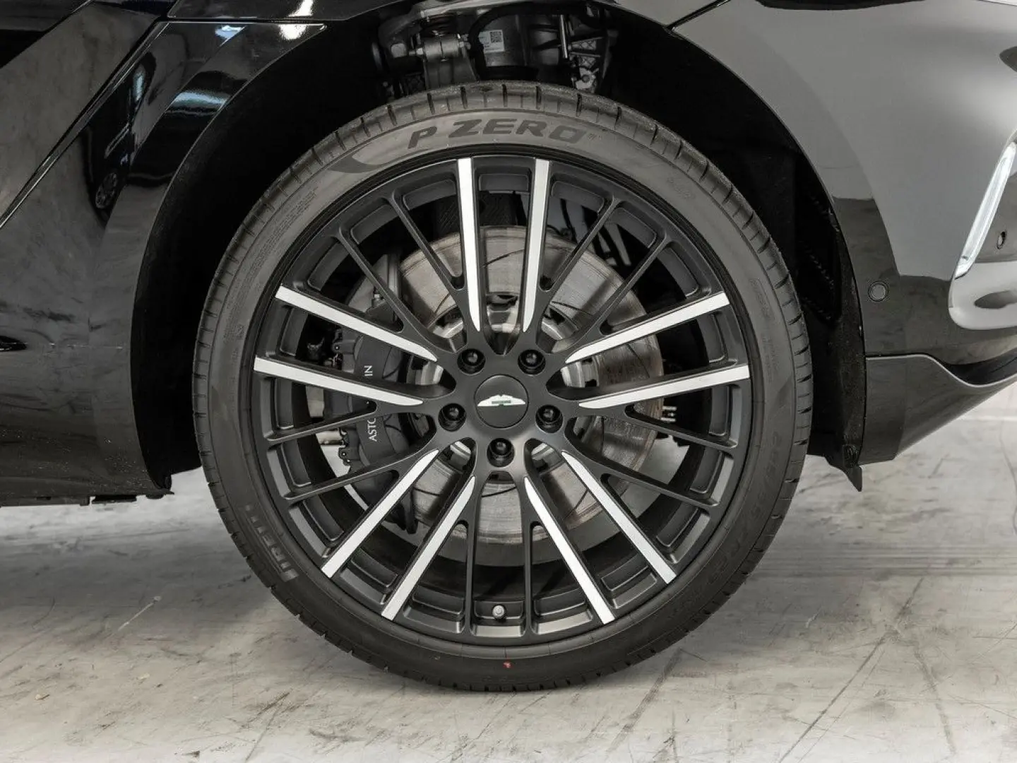 DBX Jet Black Sonderleasing