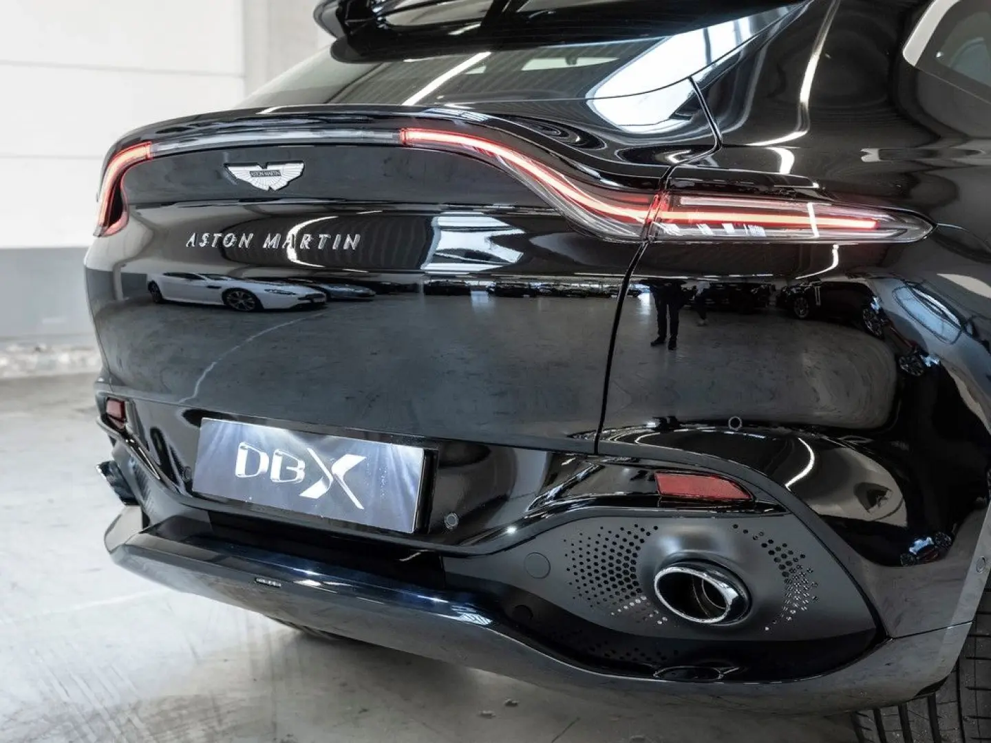 DBX Jet Black Sonderleasing