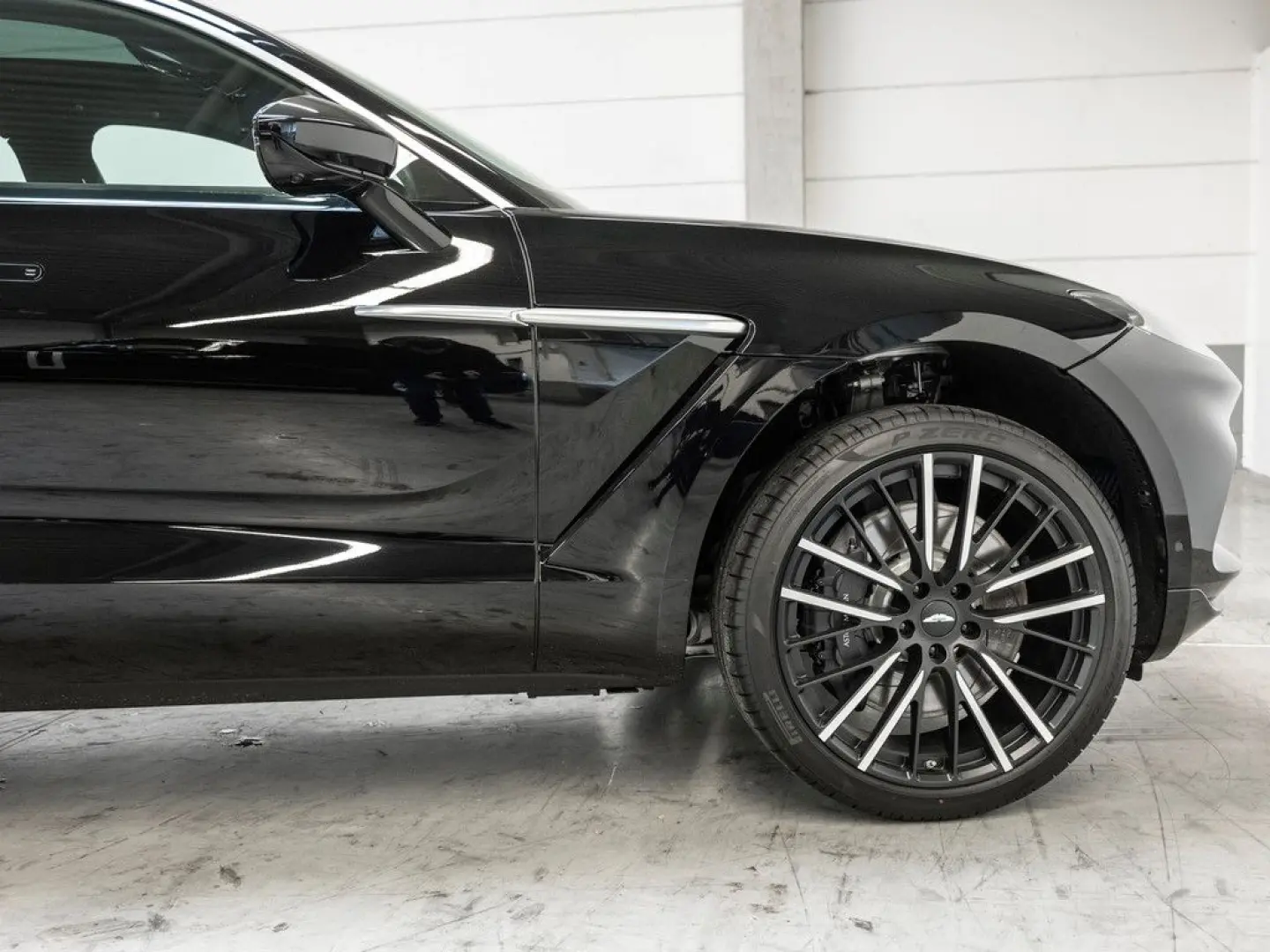 DBX Jet Black Sonderleasing