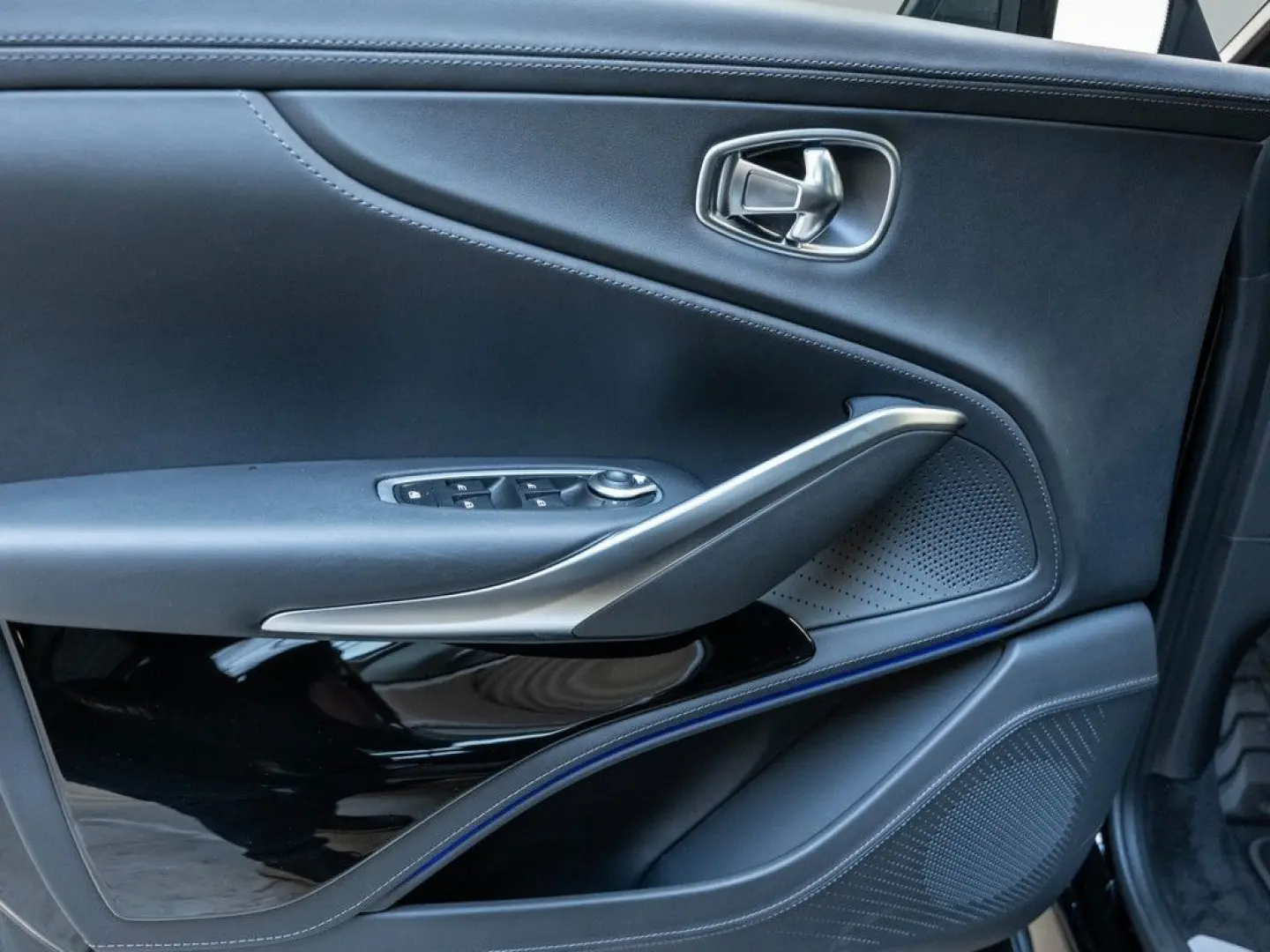 DBX Jet Black Sonderleasing