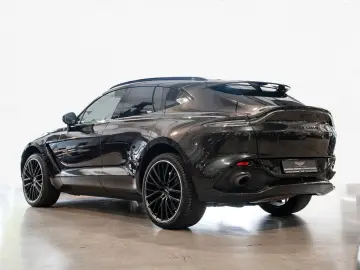 DBX 550 - Aston Martin Hamburg