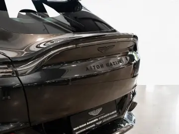 DBX 550 - Aston Martin Hamburg