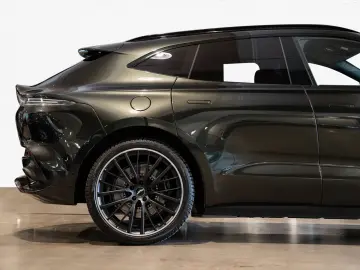 DBX 550 - Aston Martin Hamburg