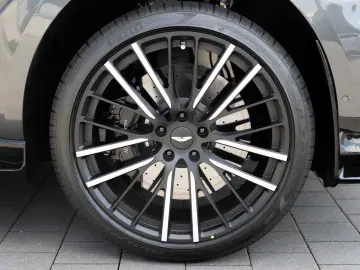 DBX 707 V8 4x4