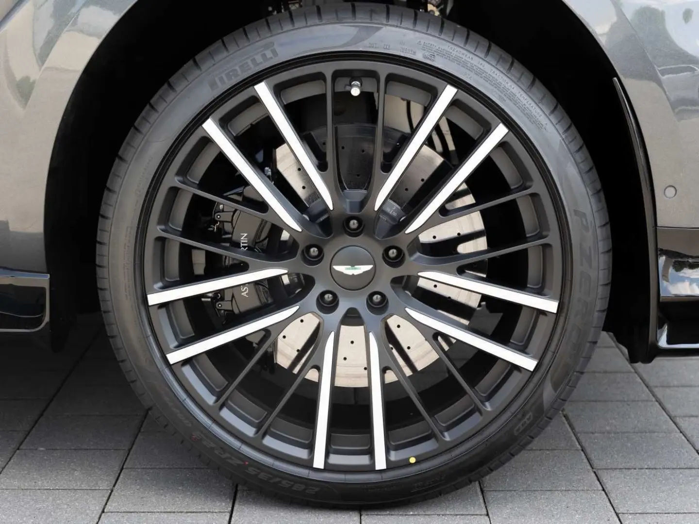 DBX 707 V8 4x4