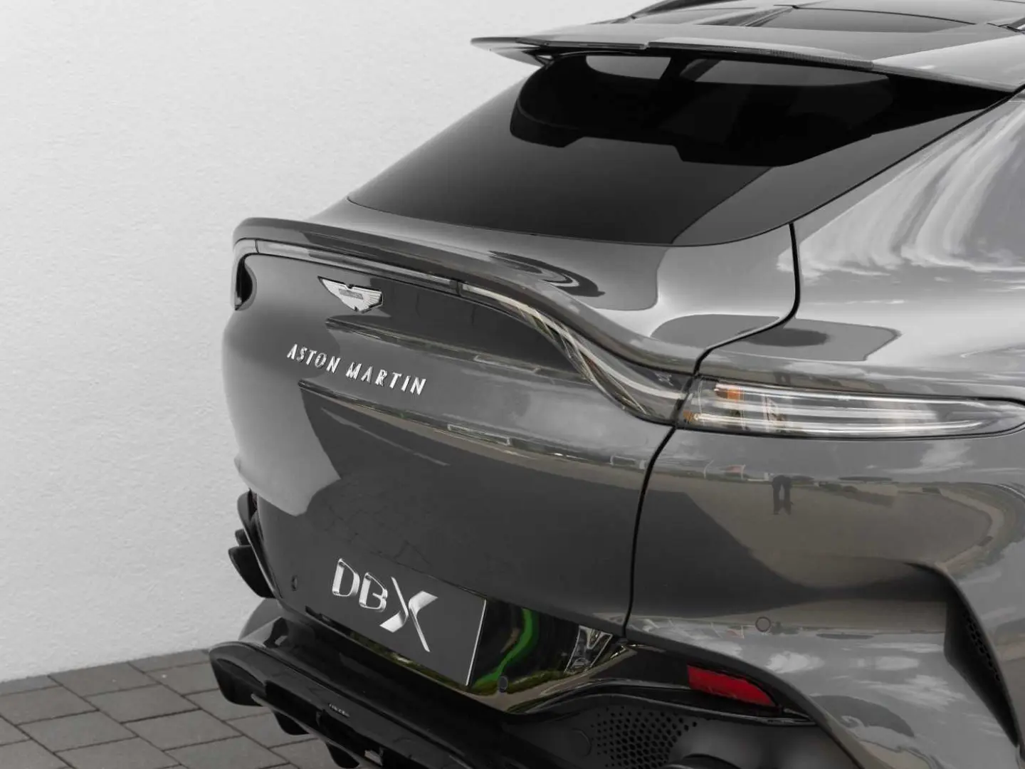 DBX 707 V8 4x4