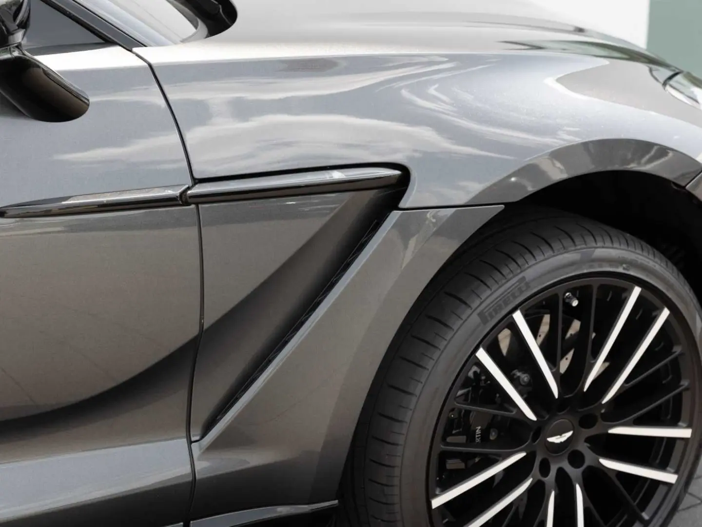 DBX 707 V8 4x4