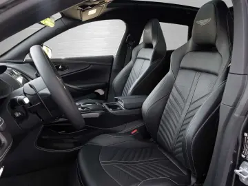 DBX 707 V8 4x4
