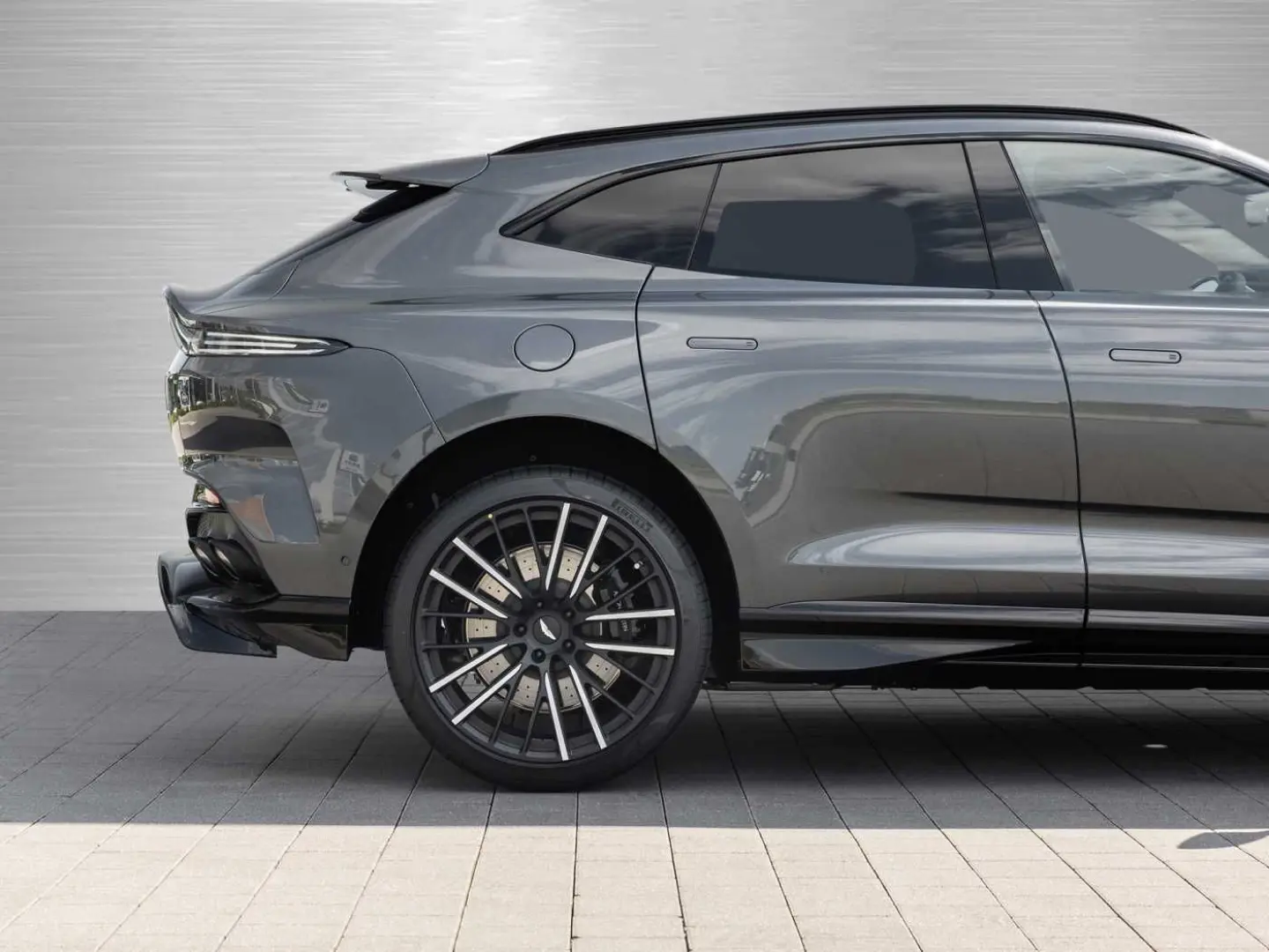DBX 707 V8 4x4