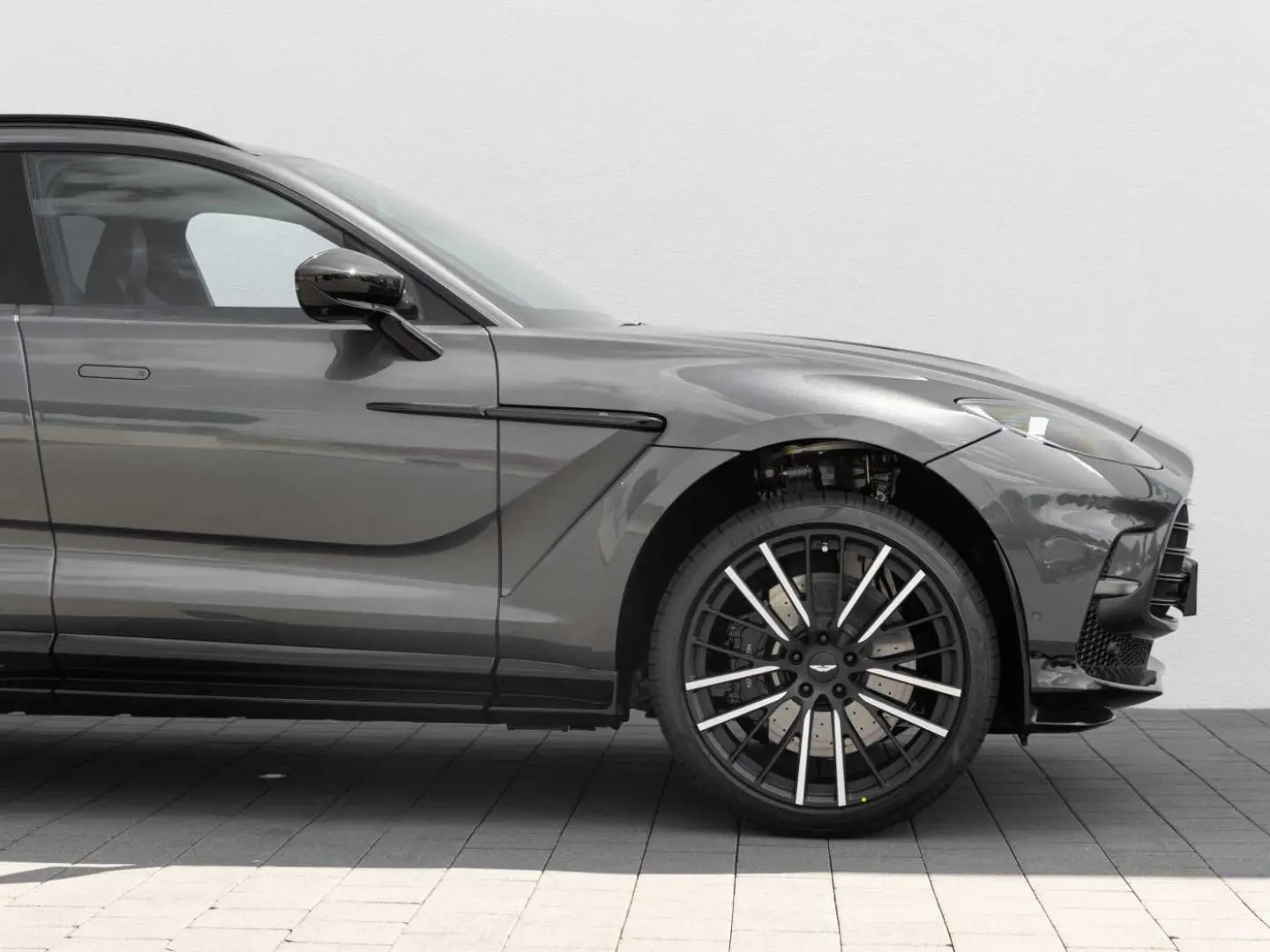 DBX 707 V8 4x4