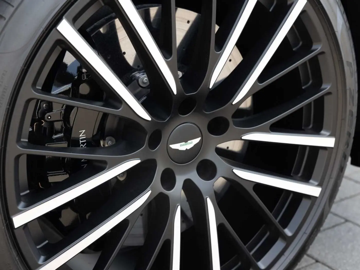DBX 707 V8 4x4