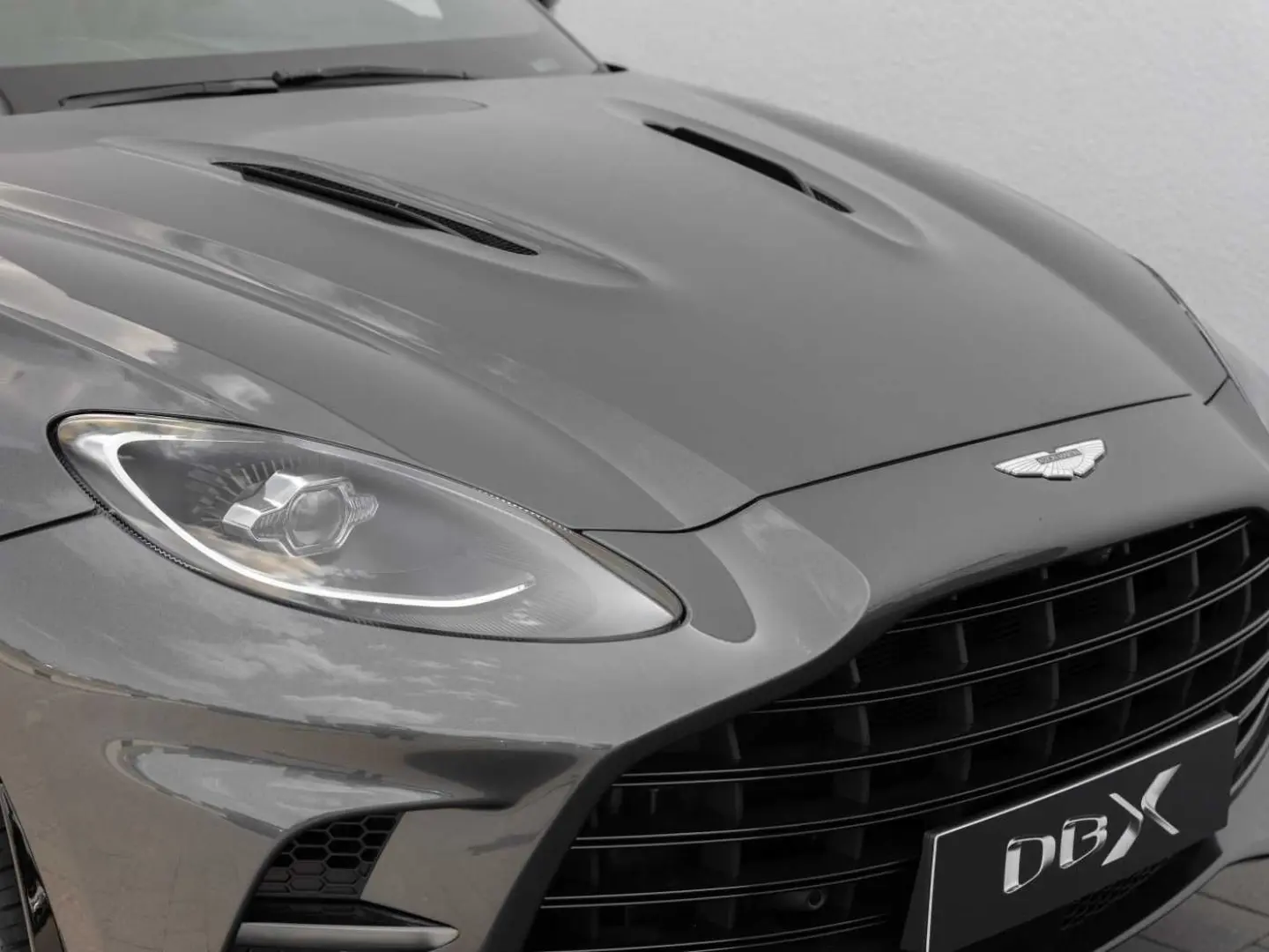 DBX 707 V8 4x4