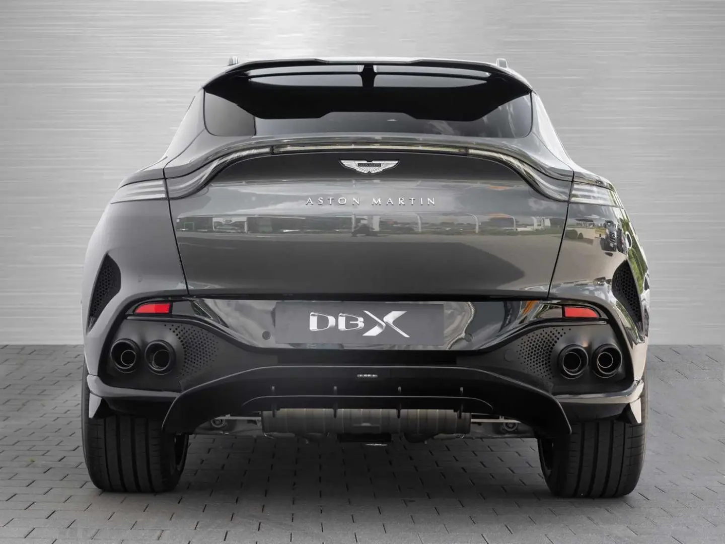 DBX 707 V8 4x4
