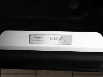 DBX 707 V8 4x4