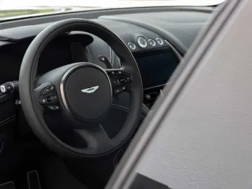 DBX 707 V8 4x4