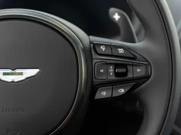 DBX 707 V8 4x4