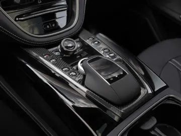DBX 707 V8 4x4