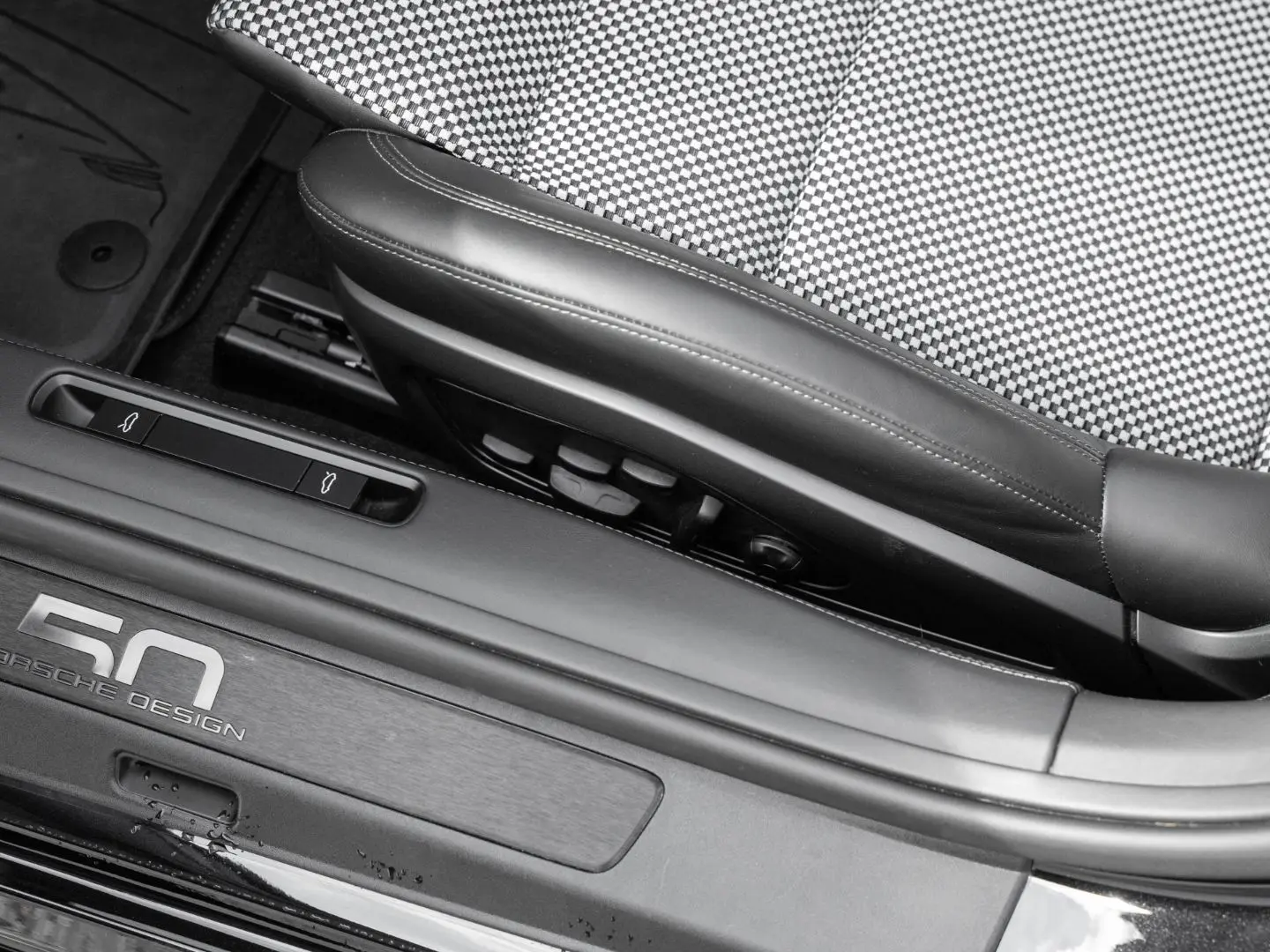992 911 Edition 50 Jahre Design PDCC Lift VA