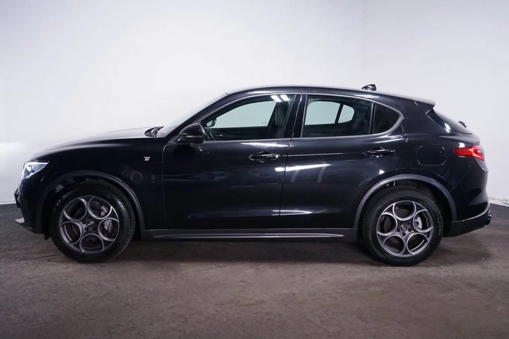Stelvio 2.0 Turbo TI Q4 AT8*Memory*RFK*ACC*Bi-Xe