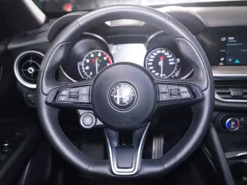 Stelvio 2.0 Turbo TI Q4 AT8*Memory*RFK*ACC*Bi-Xe