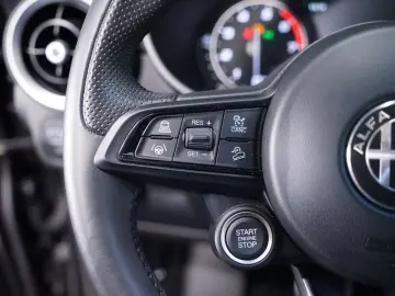 Stelvio 2.0 Turbo TI Q4 AT8*Memory*RFK*ACC*Bi-Xe