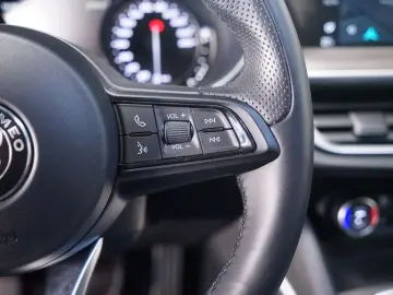 Stelvio 2.0 Turbo TI Q4 AT8*Memory*RFK*ACC*Bi-Xe