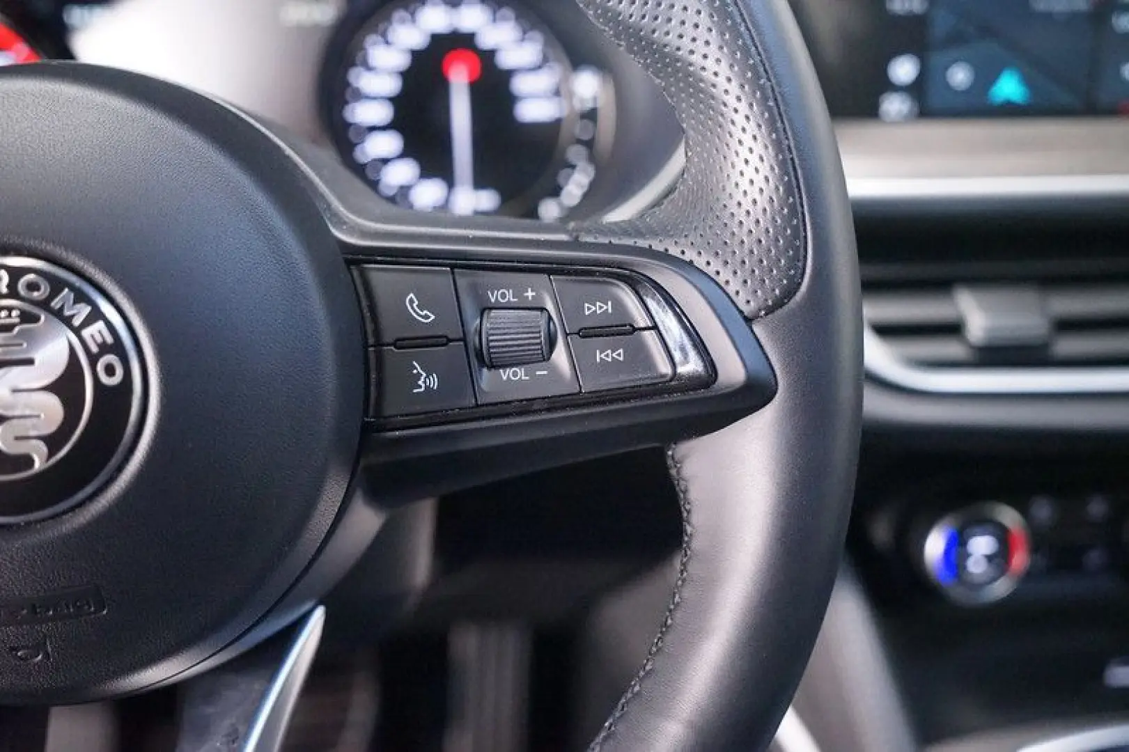 Stelvio 2.0 Turbo TI Q4 AT8*Memory*RFK*ACC*Bi-Xe